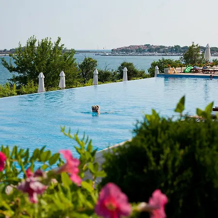 Santa Marina Village 호텔 *