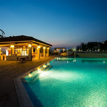 Santa Marina Village 호텔 소조폴