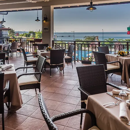 호텔 Santa Marina Village 소조폴