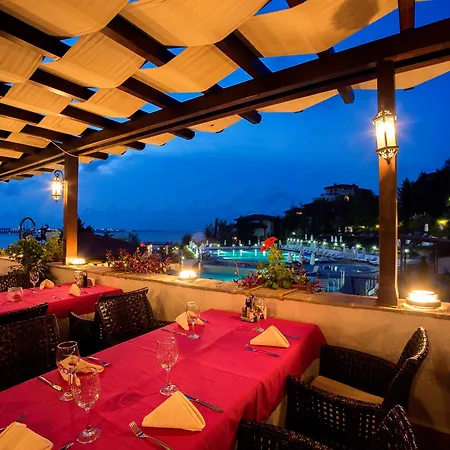 Santa Marina Village 호텔