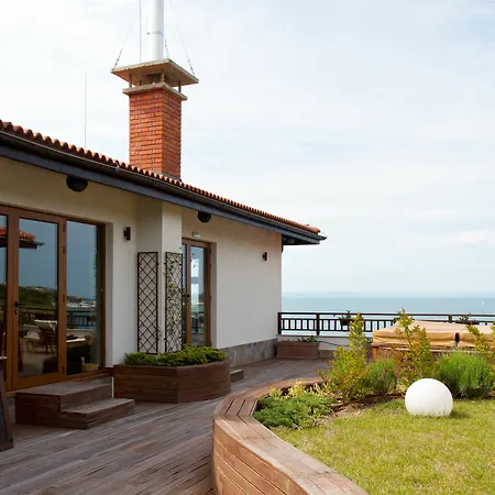 Santa Marina Village 호텔 *