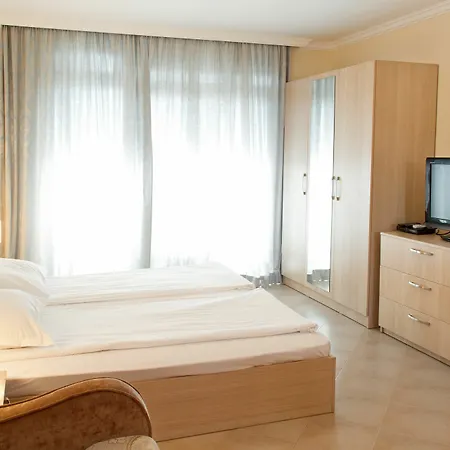 Santa Marina Village 호텔 *